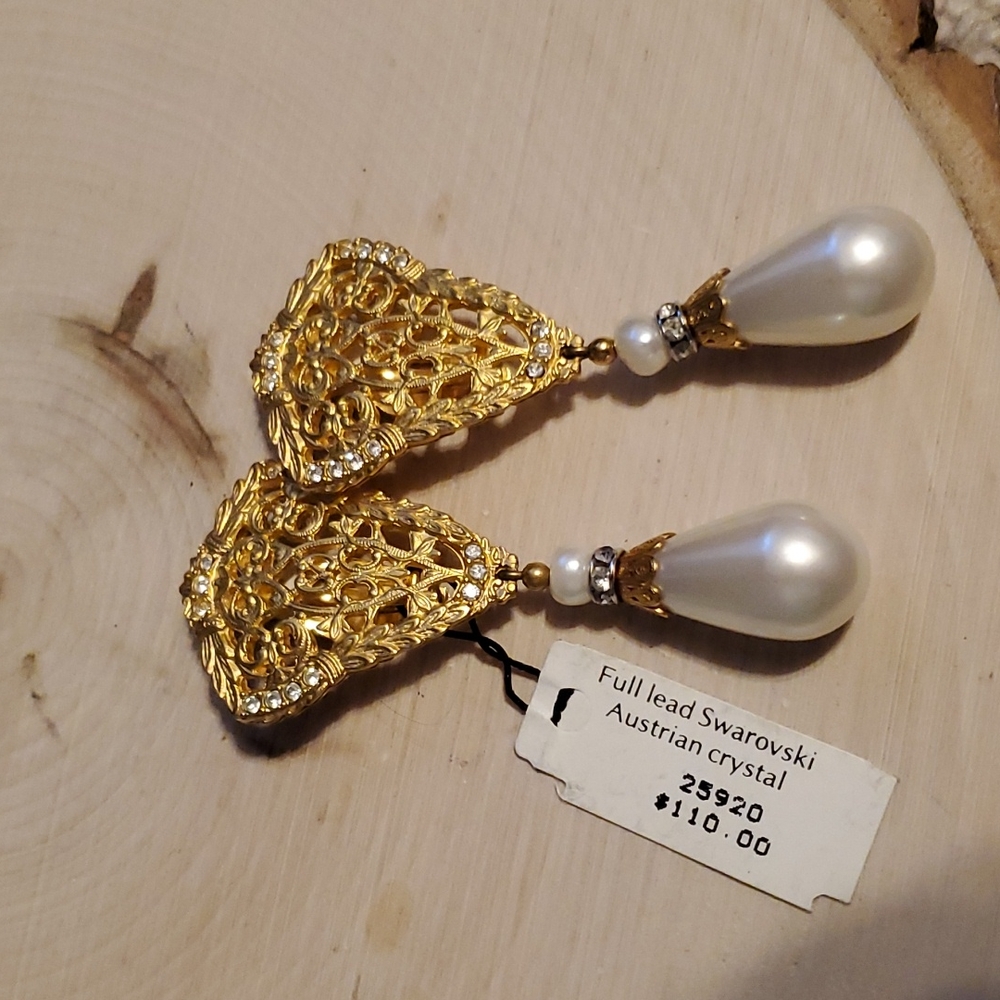 SAVVY Swarovski Australian Crystal Gold & White Dangle Clip Earrings NEW